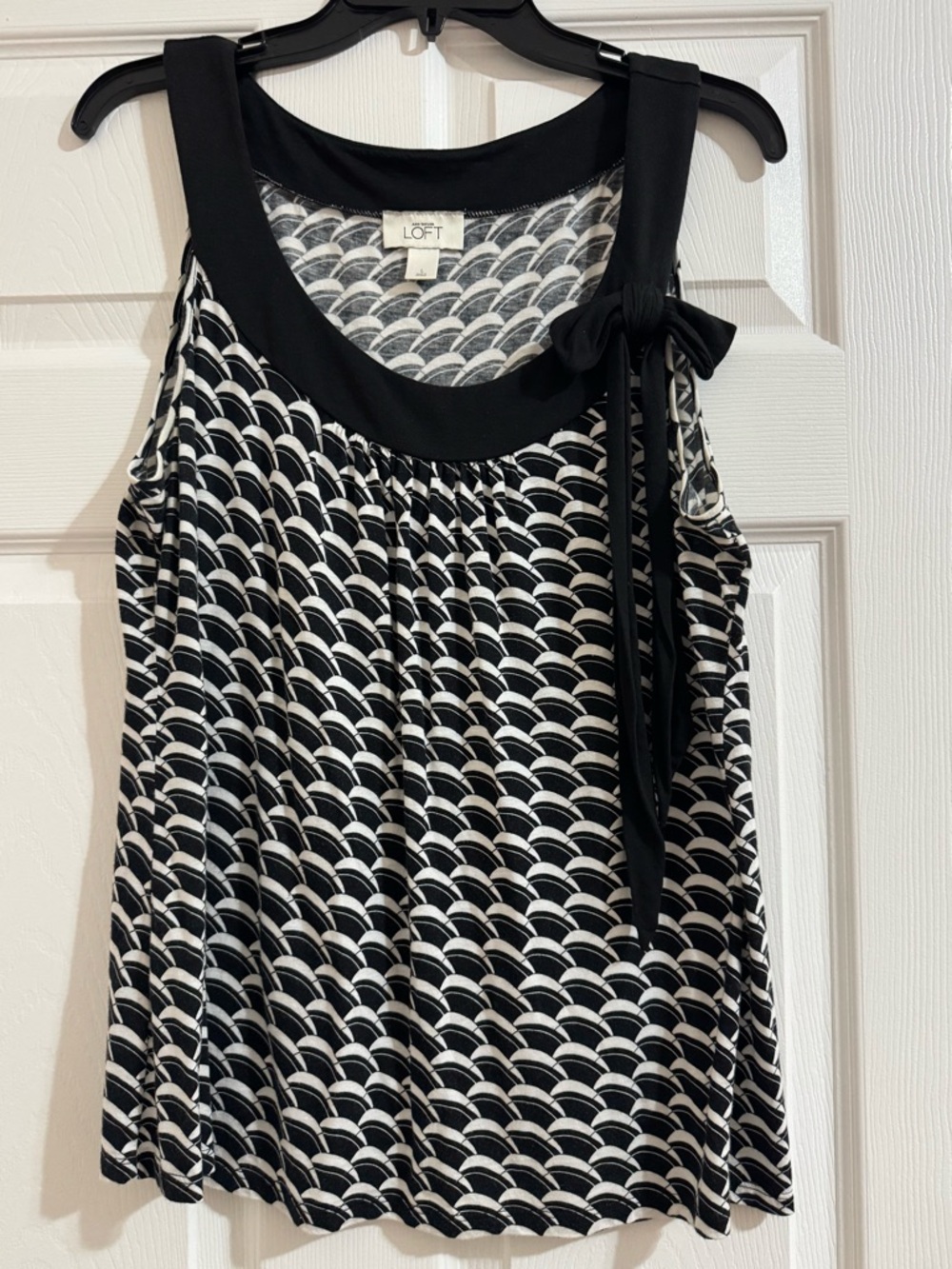 LOFT Black and White Scallop-Print Sleeveless Tank